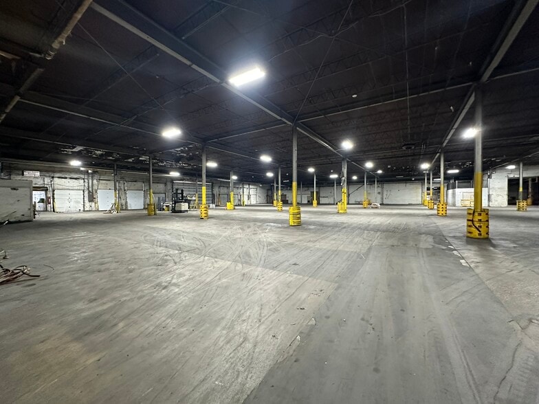 More Photos Of 1800 Churchman Ave, Indianapolis Manufacturing For Lease