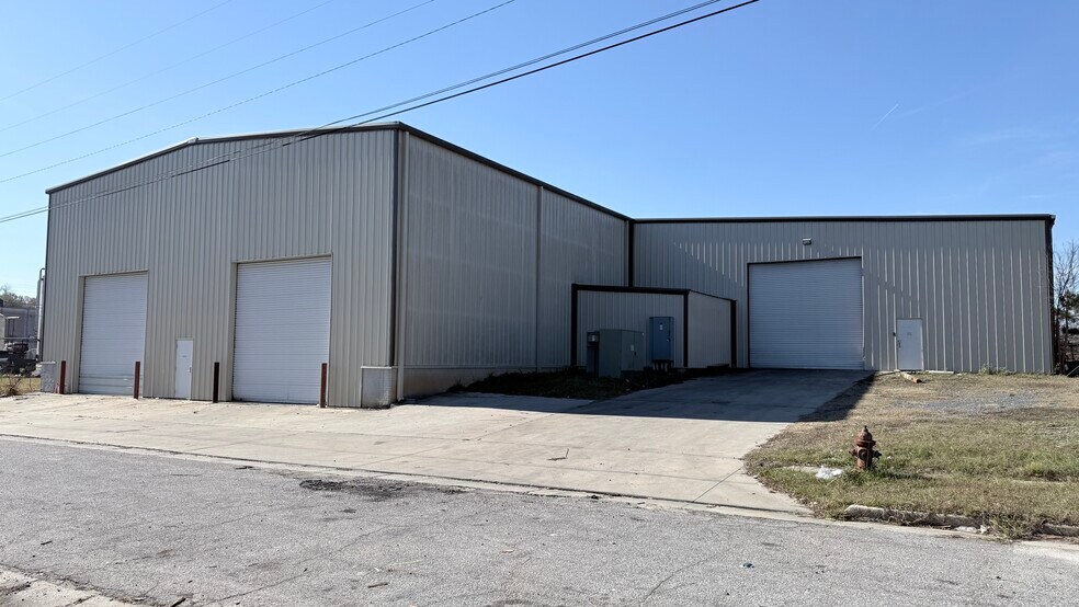 More Photos Of 308 Rogers St, Barnesville Warehouse For Sale