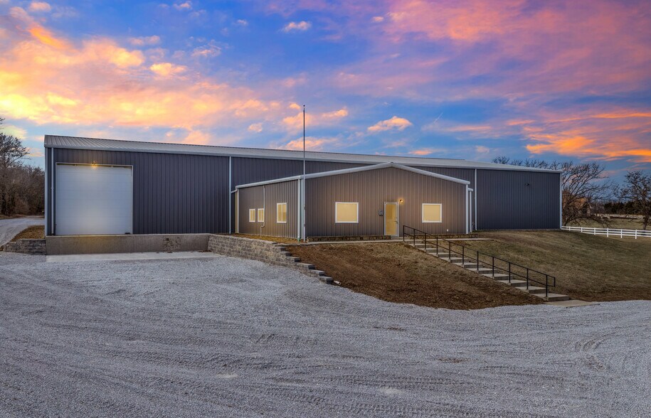 More Photos Of 31197 Wingate Rd, Sedalia Flex For Sale