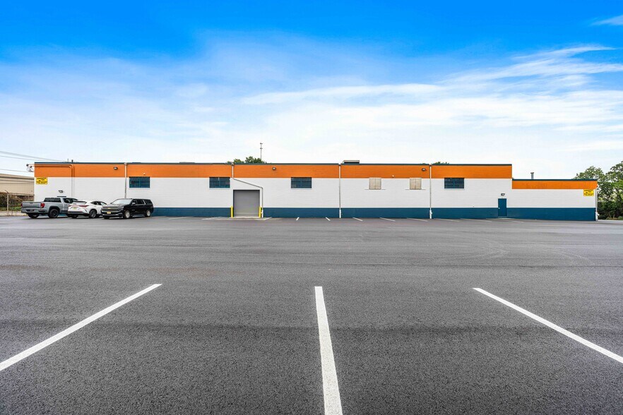 More Photos Of 14 Home News Row, New Brunswick Warehouse For Lease