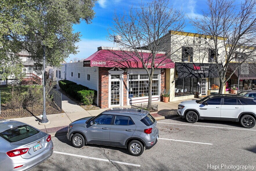More Photos Of 132 Center St, Grayslake Storefront For Sale