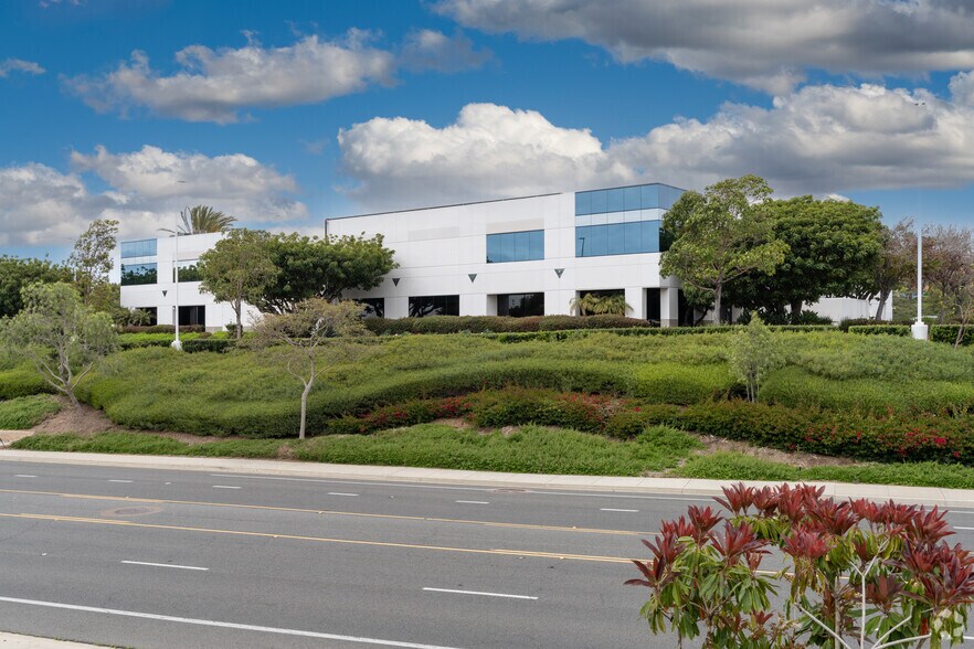 More Photos Of 5803 Newton Dr, Carlsbad Research And Development For Sale