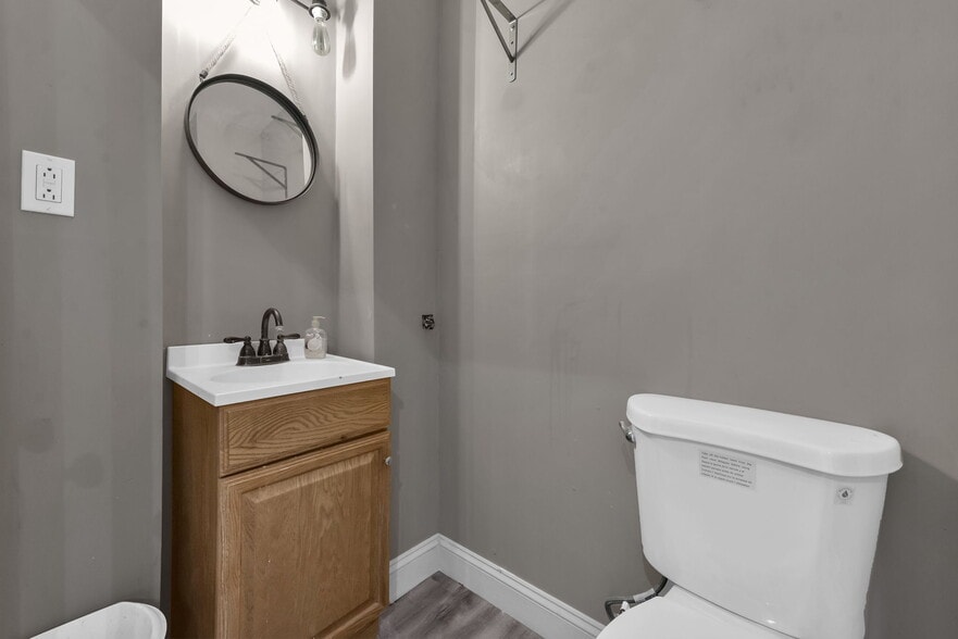 More Photos Of 726-728 N High St, Columbus Storefront Retail Residential For Lease