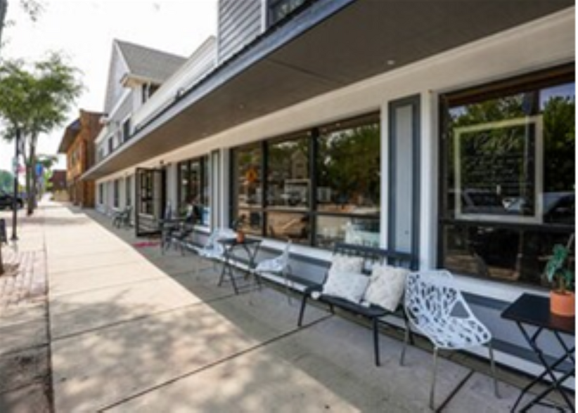 More Photos Of 330-336 E Main St, Twin Lakes General Retail For Lease