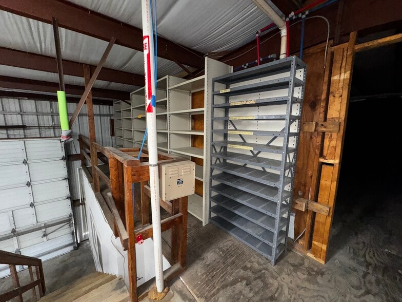 More Photos Of 9123 Thomasville Dr, Houston Warehouse For Lease