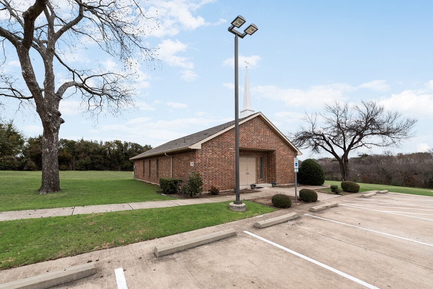 More Photos Of 108 N Chattey Rd, DeSoto Religious Facility For Sale