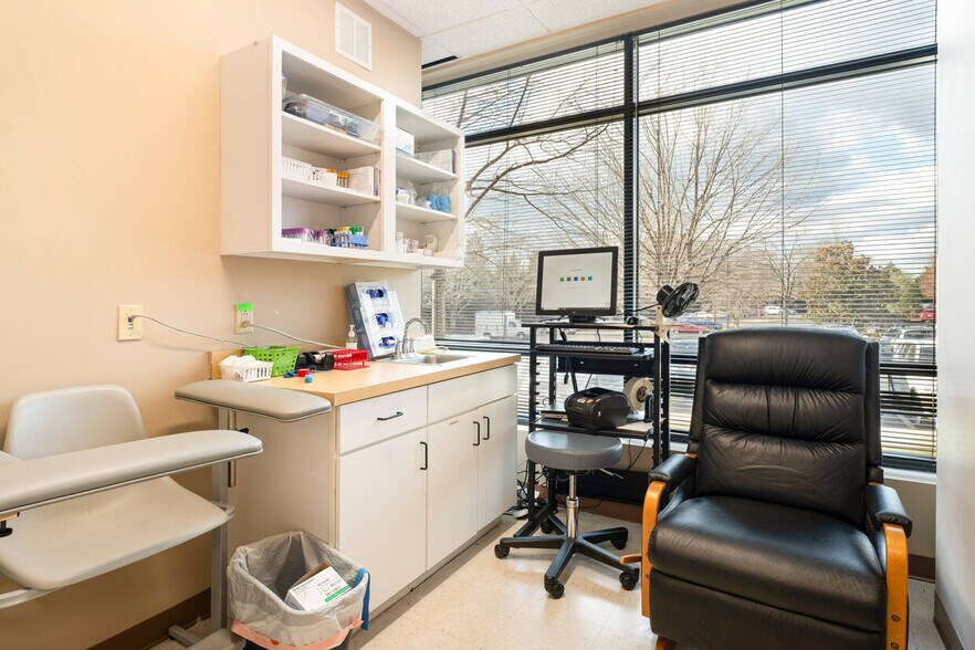 More Photos Of 600 Peter Jefferson Pky, Charlottesville Medical For Sale