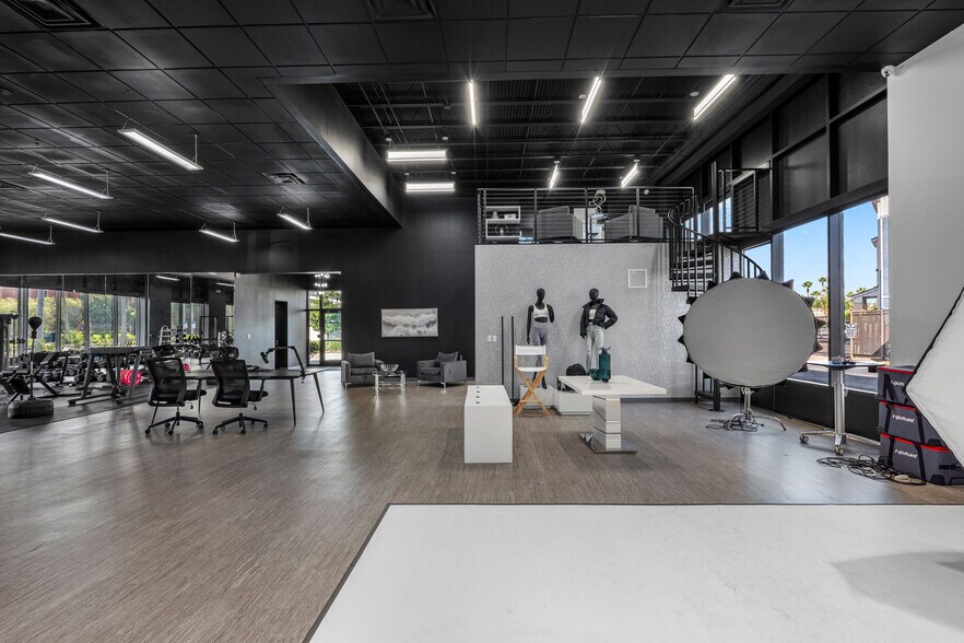 More Photos Of 18401 US Highway 19 N, Clearwater Office For Sale