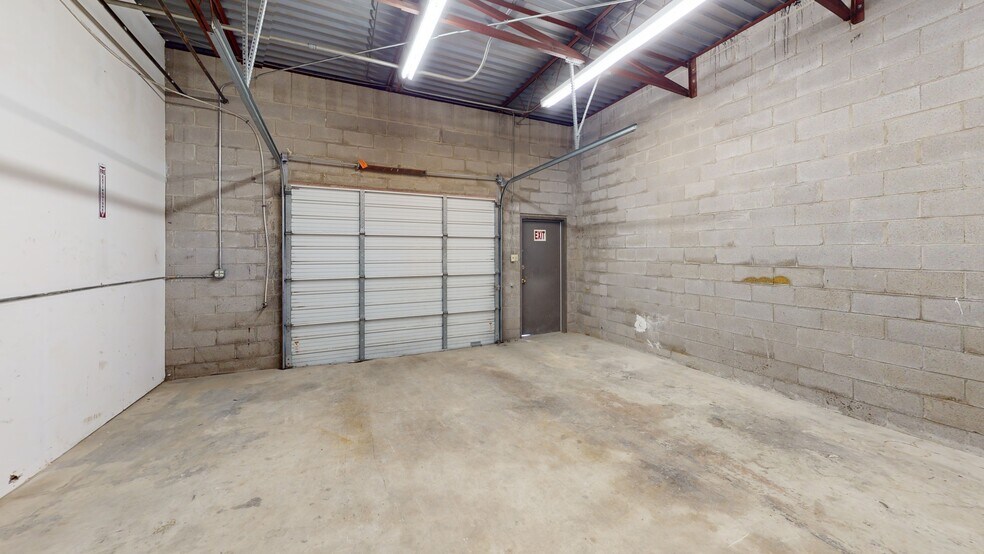More Photos Of 4219-4227 Gatecrest, San Antonio Service For Lease