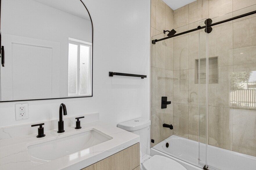 More Photos Of 10826 Hesby St, North Hollywood Apartments For Sale