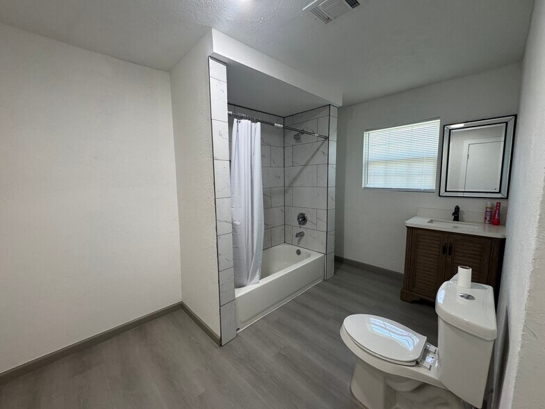 More Photos Of 2924 Byley Blvd, Orange Assisted Living For Lease