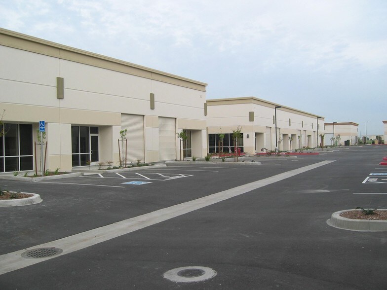 More Photos Of 45 Goldenland Ct, Sacramento Warehouse For Sale