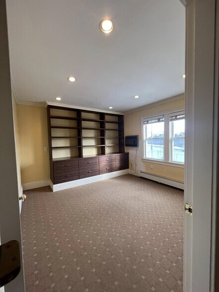 More Photos Of 41-43 Mount Auburn St, Watertown Office Residential For Lease