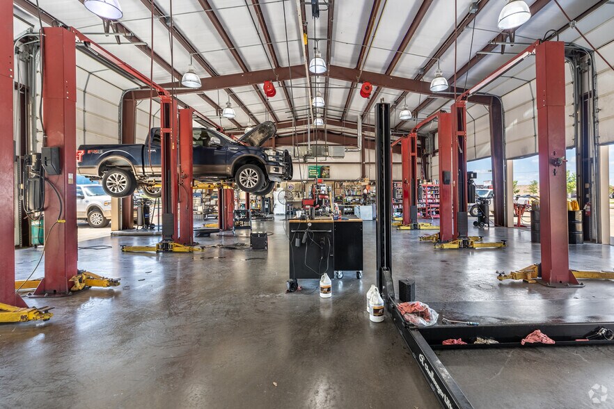 More Photos Of 2321 W Pioneer Pky, Pantego Industrial For Sale