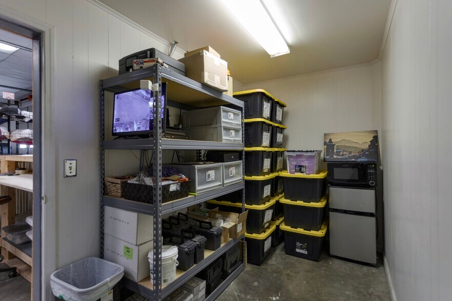 More Photos Of 510 W 28th St, Buena Vista Warehouse For Sale