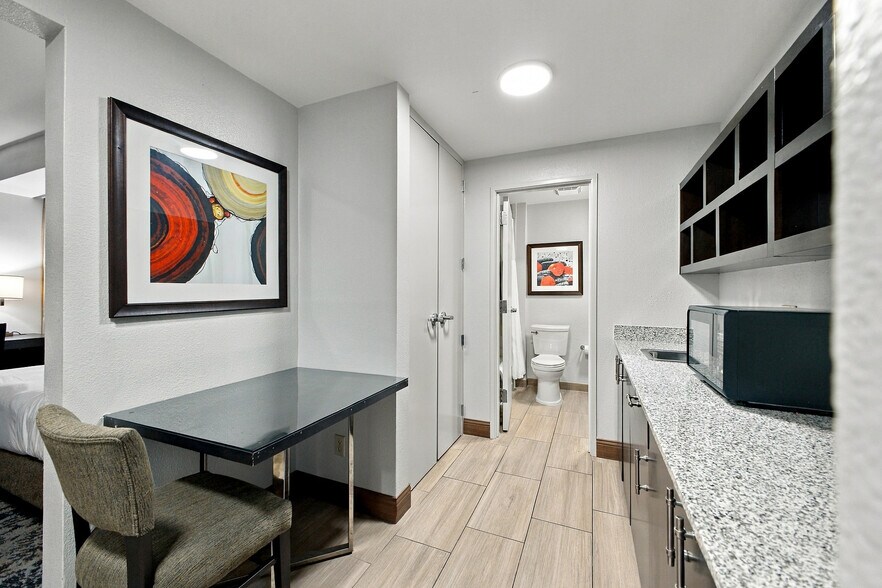 More Photos Of 10 Gateway Dr, Hattiesburg Hotel For Sale