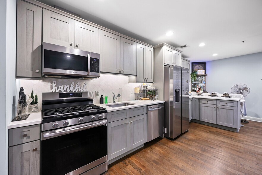 More Photos Of 19 Franklin St, Bloomfield Storefront Retail Office For Sale