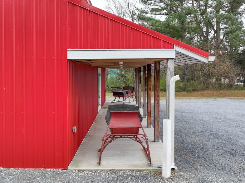 More Photos Of 8977 DuPont Blvd, Lincoln Convenience Store For Sale