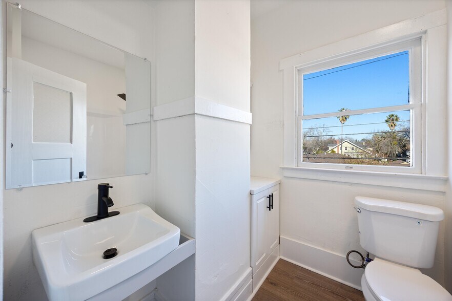 More Photos Of 1717 26th St, Sacramento Apartments For Sale