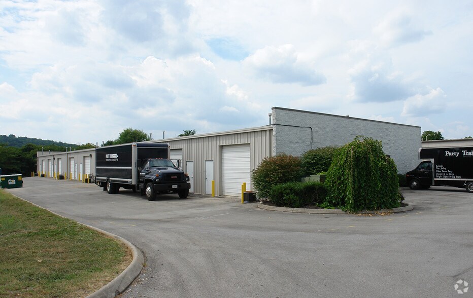 More Photos Of 130 Perimeter Park Rd, Knoxville Light Manufacturing For Lease