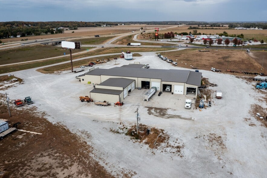 More Photos Of 25137 Outer Road 27, Wayland Auto Repair For Lease