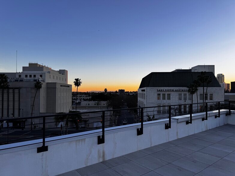 More Photos Of 9632-9648 Brighton Way, Beverly Hills Restaurant For Lease