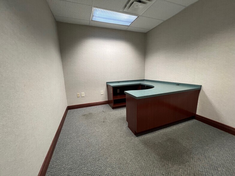 More Photos Of 10-24 Remick Blvd, Springboro Medical For Sale