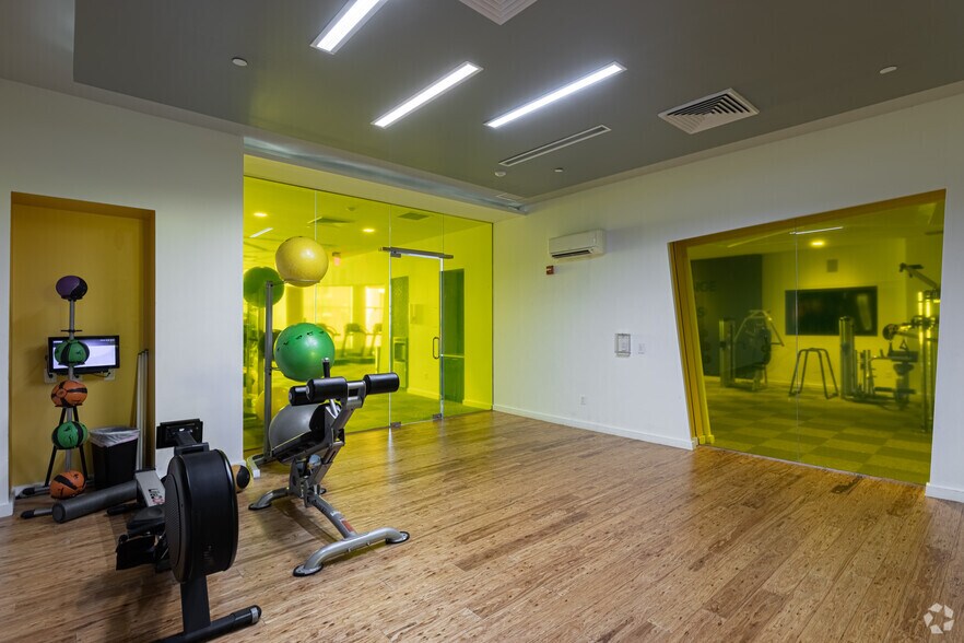 More Photos Of 165 W McMillan St, Cincinnati Apartments For Lease