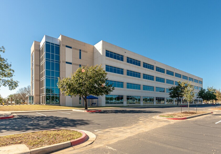 More Photos Of 717 E Parmer Ln, Austin Office For Sale