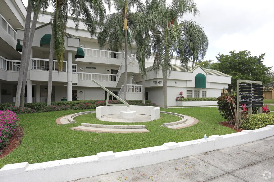 More Photos Of 1890 N University Dr, Coral Springs Office For Lease