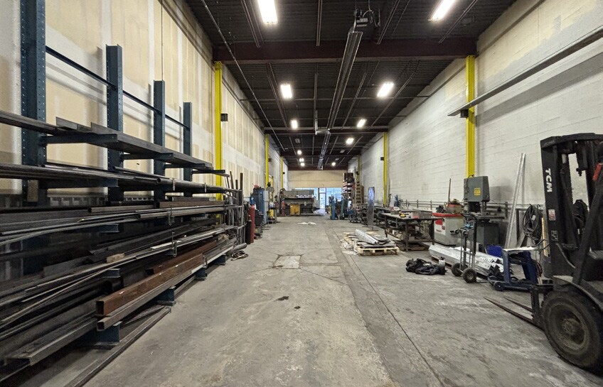More Photos Of 4316 64 Av SE, Calgary Warehouse For Sale