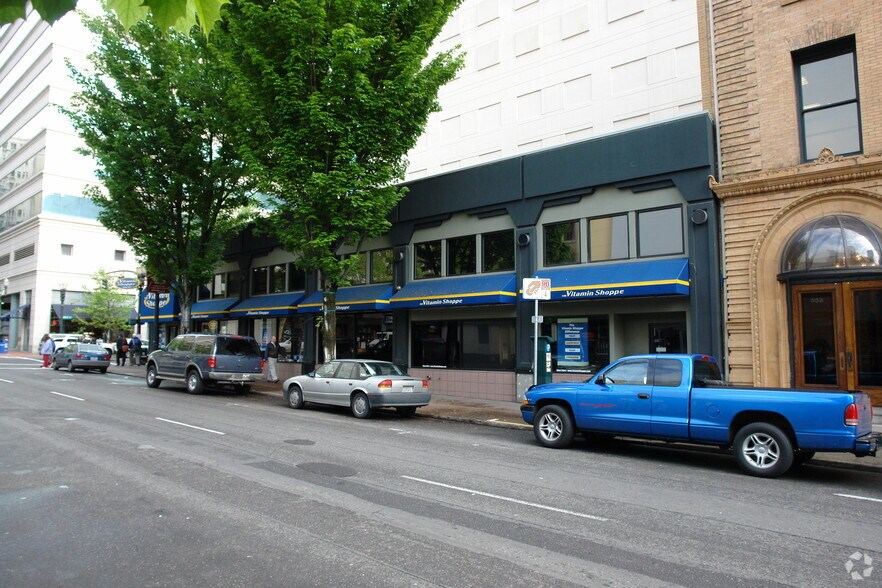 More Photos Of 832-838 SW 4th Ave, Portland Storefront For Lease