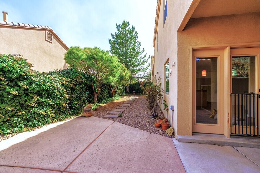 More Photos Of 4316 Beresford Ln Nw, Albuquerque Flex For Sale