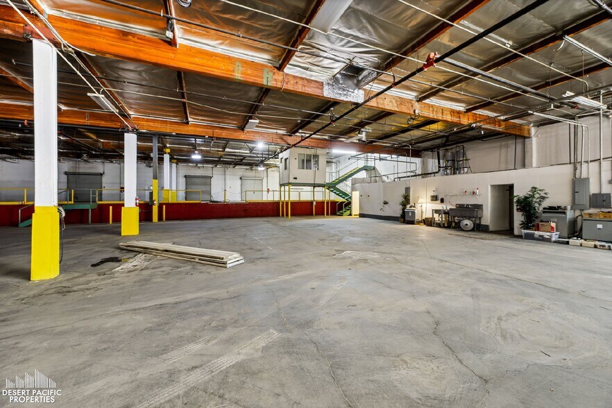More Photos Of 45585 Commerce St, Indio Warehouse For Sale