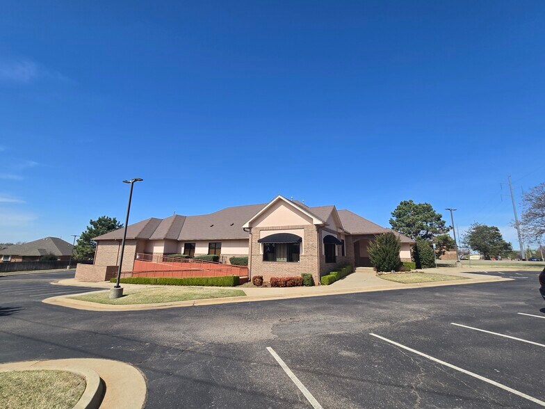 More Photos Of 9617 S Pennsylvania Ave, Oklahoma City Office For Sale