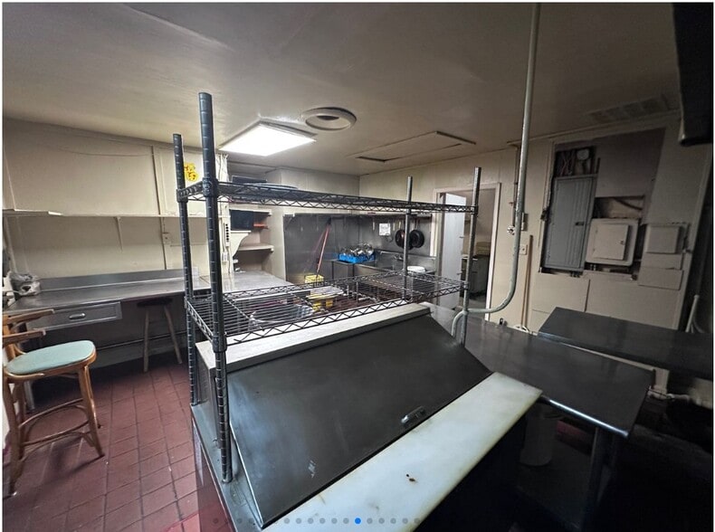 More Photos Of 3927 Dixie Hwy, Louisville Restaurant For Sale