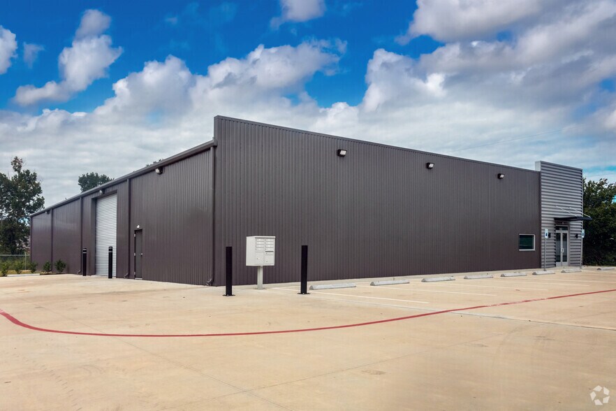 More Photos Of 17219 South Dr, Cypress Warehouse For Sale