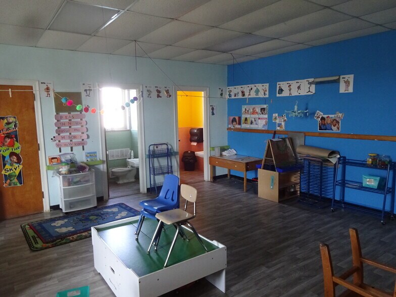 More Photos Of 317 Washington St W, Charleston Specialty For Sale