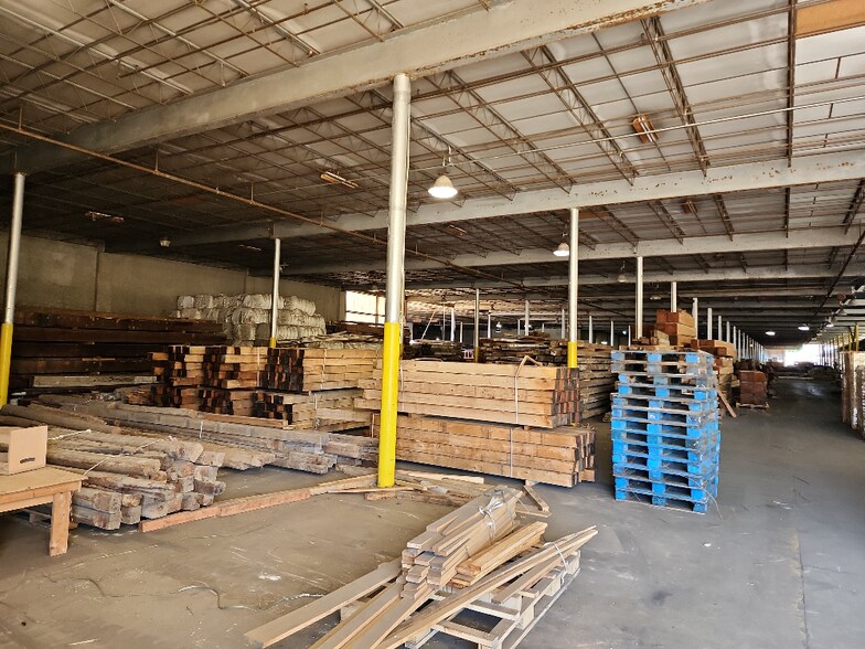 More Photos Of 866 River Rd, Valley Manufacturing For Sale