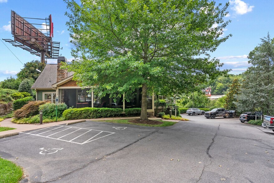 Primary Photo Of 798 Dogwood Rd, Asheville Office For Sale