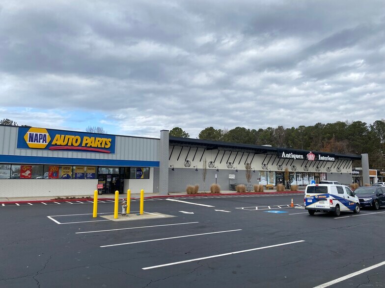 More Photos Of 2731 Sandy Plains Rd, Marietta Unknown For Lease