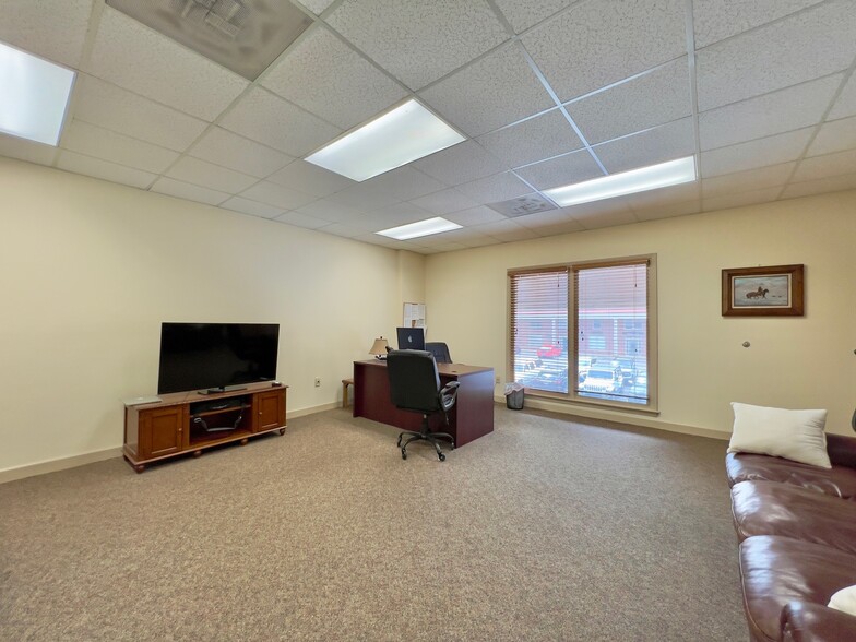 More Photos Of 366 New Byhalia Rd, Collierville Medical For Lease