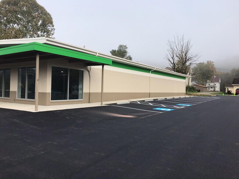 More Photos Of 60 W Main St, Salineville Convenience Store For Sale