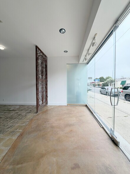 More Photos Of 926-928 N La Cienega Blvd, West Hollywood Storefront Retail Office For Lease