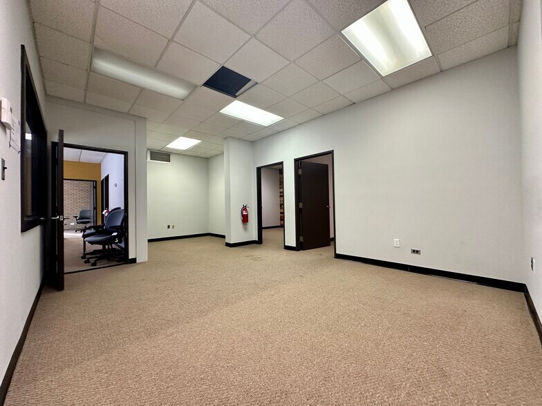 More Photos Of 130 Lexington Ln, Southern Pines Office For Sale