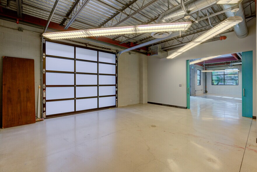 More Photos Of 130 Lomita St, El Segundo Research And Development For Lease