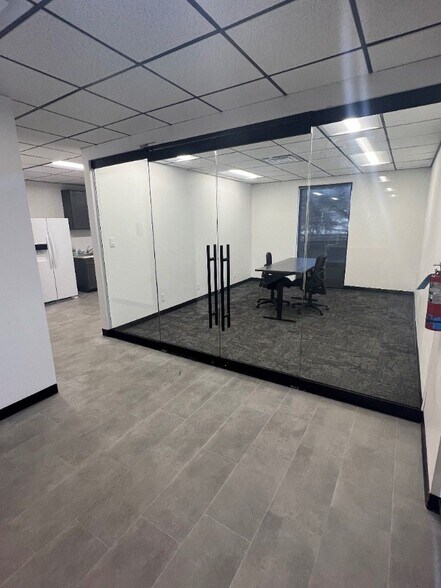 More Photos Of 10450-10452 Baur Blvd, Olivette Warehouse For Lease