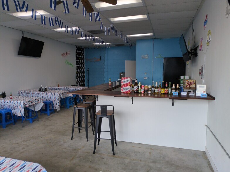 More Photos Of 1133 S Vermont Ave, Los Angeles Freestanding For Lease