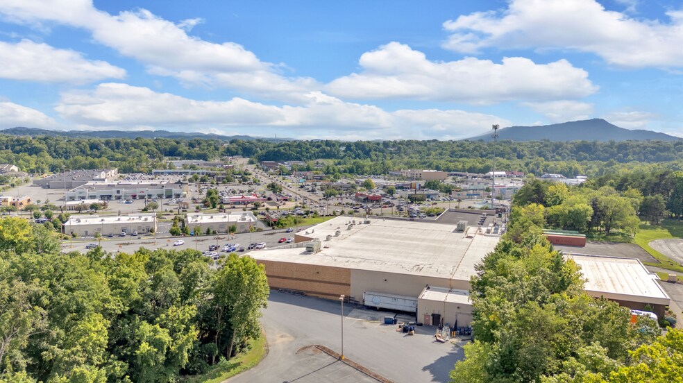 More Photos Of 1664 E Stone Dr, Kingsport Freestanding For Lease