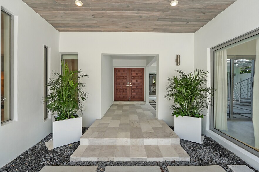 More Photos Of 5910 N Bayshore Dr, Miami Specialty For Sale